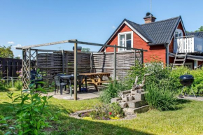 Simple little cottage in a cozy courtyard in Vimmerby